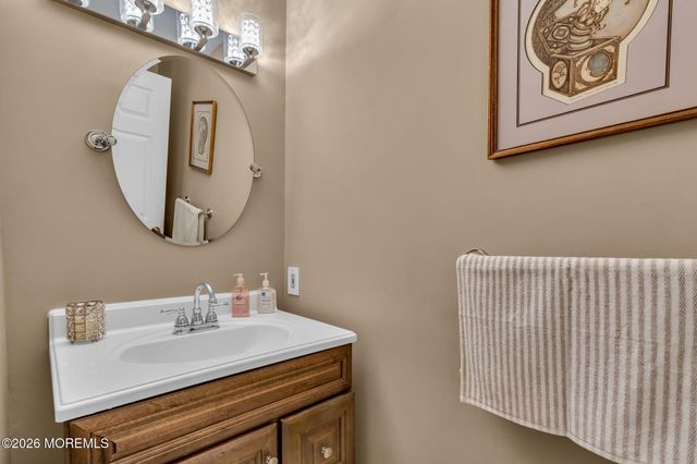 1606 Aqueduct Court, Toms River, NJ 08755