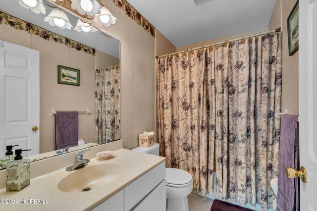 1606 Aqueduct Court, Toms River, NJ 08755