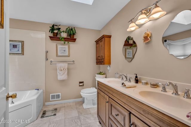 1606 Aqueduct Court, Toms River, NJ 08755