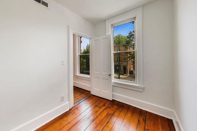 812 W 19th Street 2F, Chicago, IL 60608