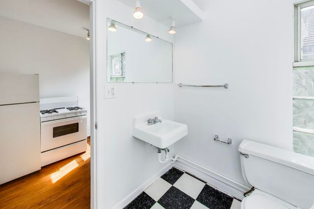 812 W 19th Street 2F, Chicago, IL 60608