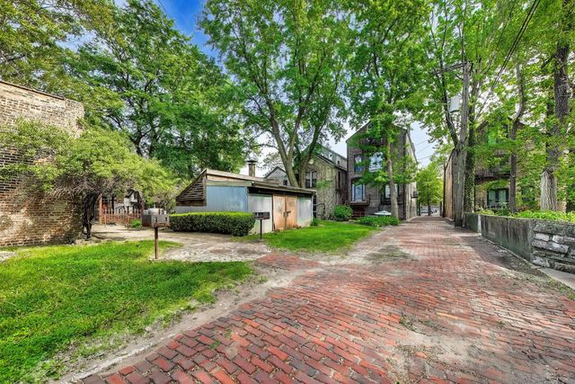 812 W 19th Street 2F, Chicago, IL 60608
