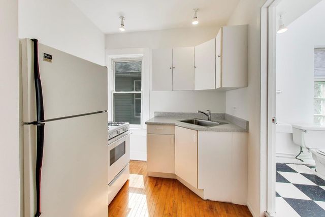 812 W 19th Street 2F, Chicago, IL 60608