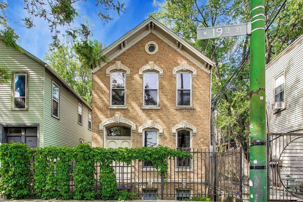 812 W 19th Street 2F, Chicago, IL 60608