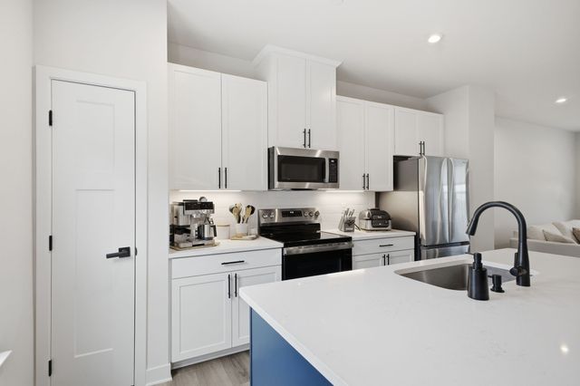 905 Mountain View Ct, Thompsons Station, TN 37179