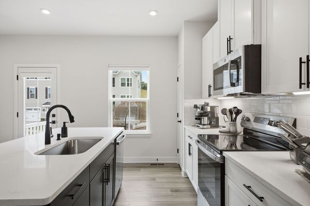 905 Mountain View Ct, Thompsons Station, TN 37179