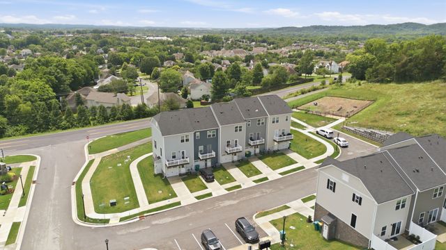 905 Mountain View Ct, Thompsons Station, TN 37179