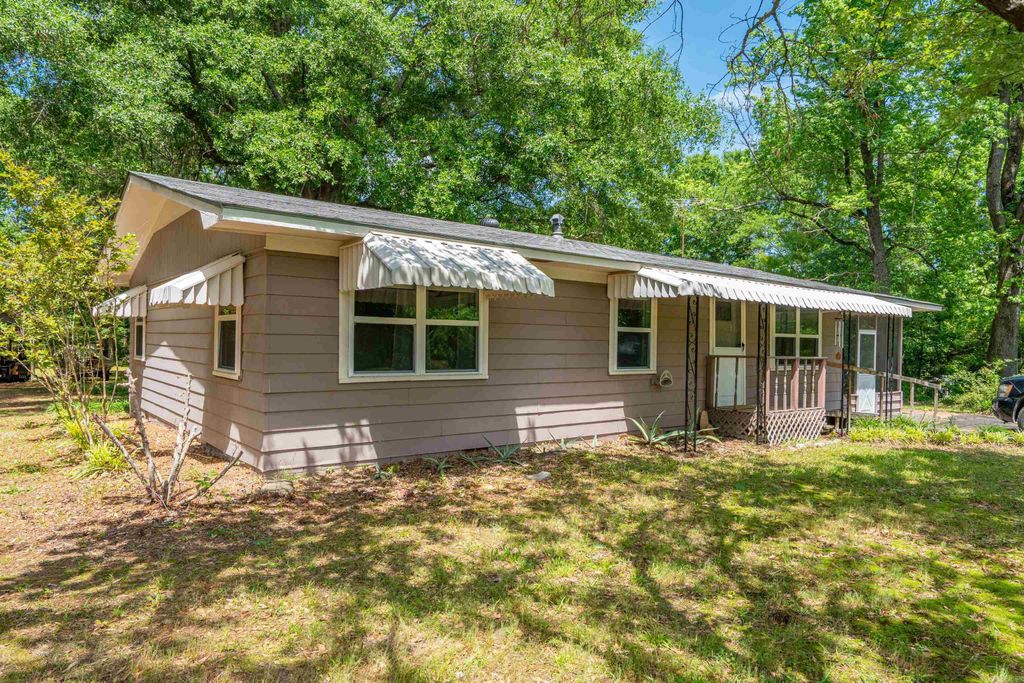 240 Gum Street, Arkadelphia, AR 71923