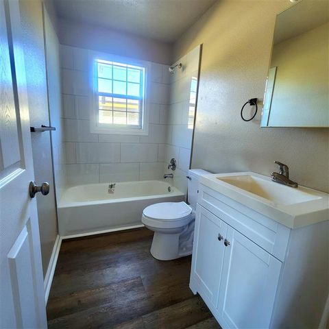 2014 Pinehurst Street, Lake Charles, LA 70601