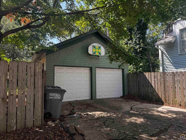 1427 Neosho St, Emporia, KS 66801