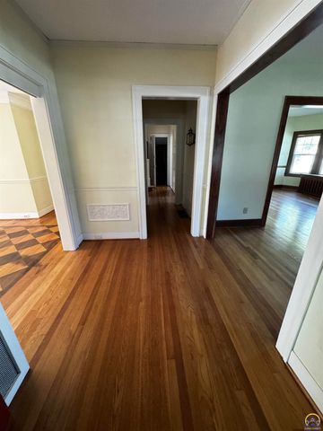 1427 Neosho St, Emporia, KS 66801