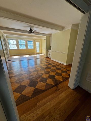 1427 Neosho St, Emporia, KS 66801