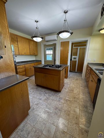 1427 Neosho St, Emporia, KS 66801