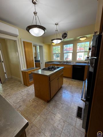 1427 Neosho St, Emporia, KS 66801