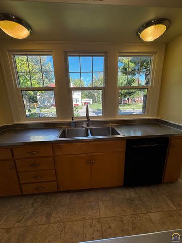 1427 Neosho St, Emporia, KS 66801