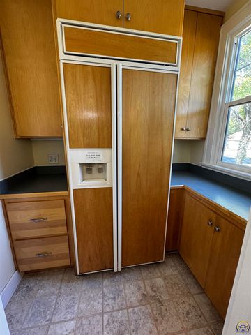 1427 Neosho St, Emporia, KS 66801