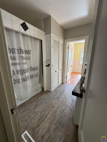 1427 Neosho St, Emporia, KS 66801