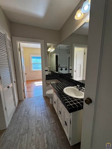 1427 Neosho St, Emporia, KS 66801