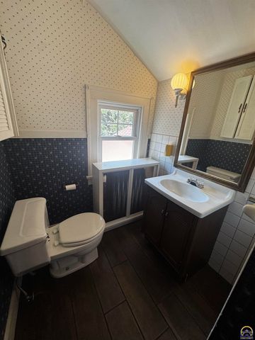 1427 Neosho St, Emporia, KS 66801