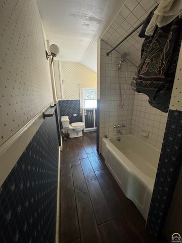 1427 Neosho St, Emporia, KS 66801