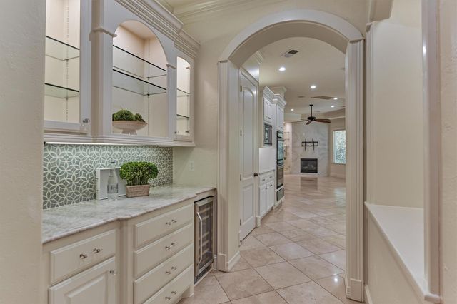 94 E Bracebridge Circle, The Woodlands, TX 77382