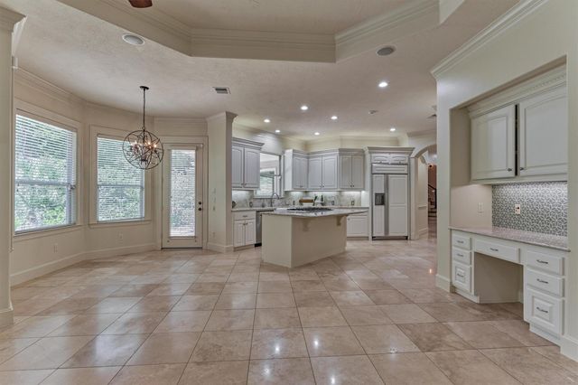 94 E Bracebridge Circle, The Woodlands, TX 77382