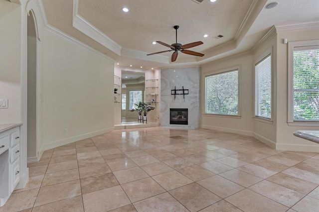 94 E Bracebridge Circle, The Woodlands, TX 77382