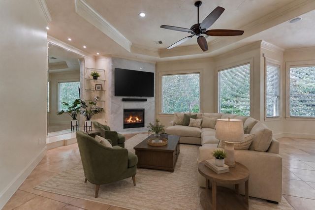 94 E Bracebridge Circle, The Woodlands, TX 77382