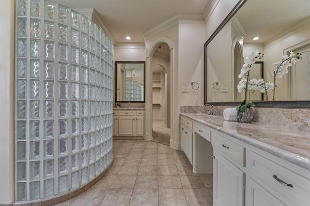 94 E Bracebridge Circle, The Woodlands, TX 77382