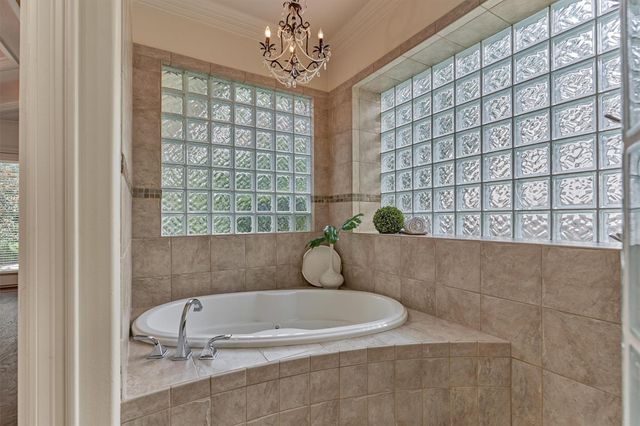94 E Bracebridge Circle, The Woodlands, TX 77382