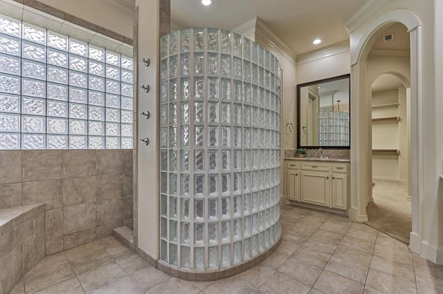 94 E Bracebridge Circle, The Woodlands, TX 77382