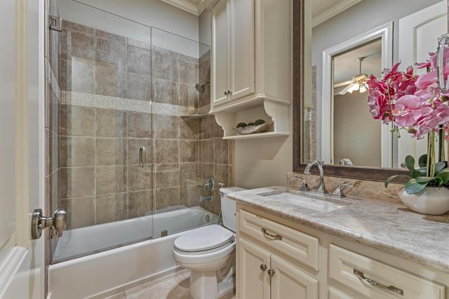 94 E Bracebridge Circle, The Woodlands, TX 77382