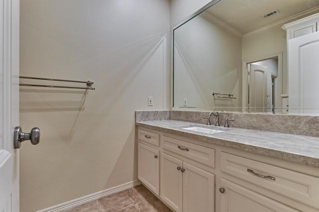 94 E Bracebridge Circle, The Woodlands, TX 77382