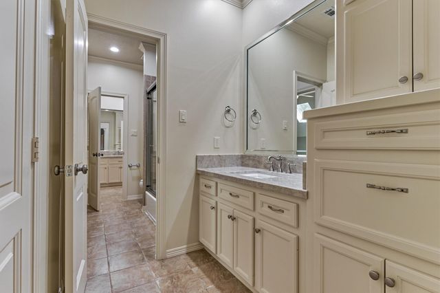 94 E Bracebridge Circle, The Woodlands, TX 77382