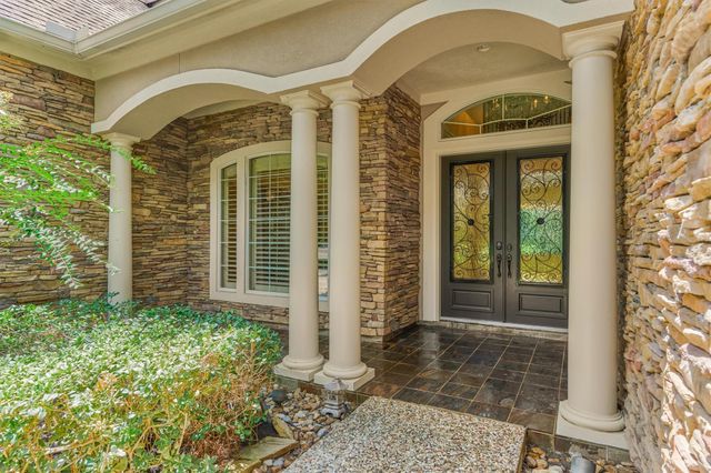 94 E Bracebridge Circle, The Woodlands, TX 77382