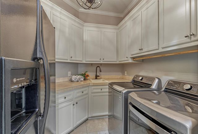 94 E Bracebridge Circle, The Woodlands, TX 77382