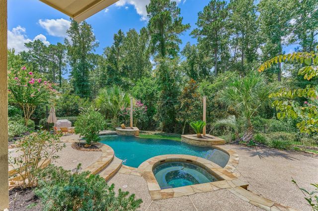 94 E Bracebridge Circle, The Woodlands, TX 77382