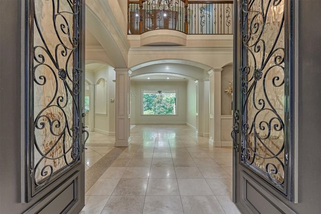 94 E Bracebridge Circle, The Woodlands, TX 77382