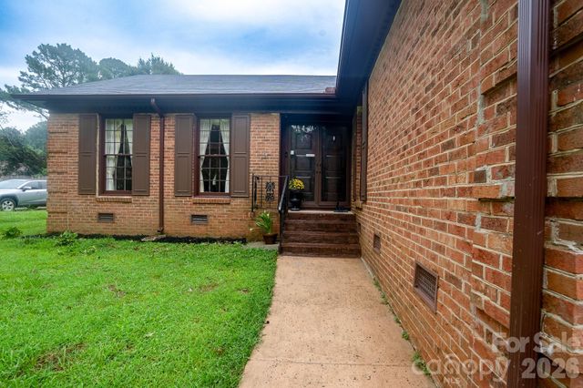 5742 faulconbridge Road, Charlotte, NC 28227