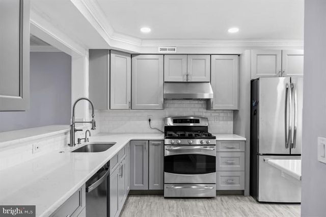 17 WINCHESTER DR, East Windsor, NJ 08520