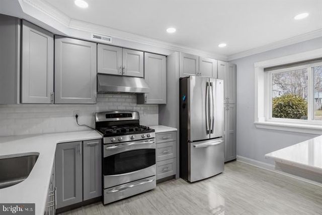 17 WINCHESTER DR, East Windsor, NJ 08520