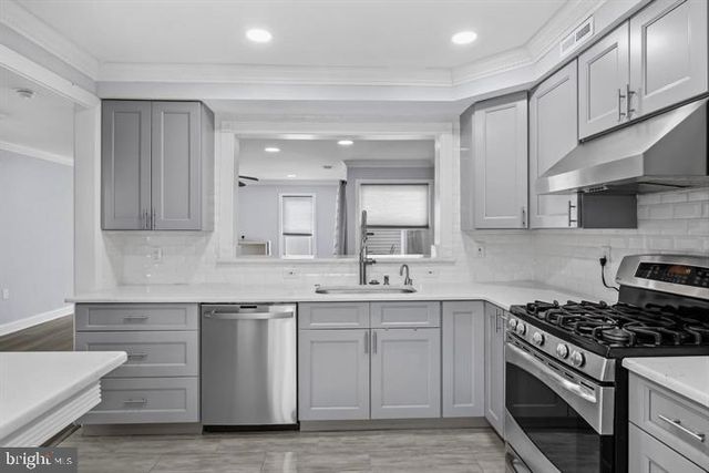 17 WINCHESTER DR, East Windsor, NJ 08520