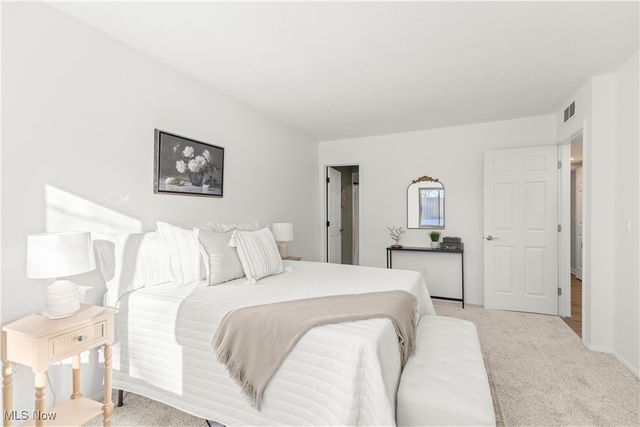 19341 Idlewood Trail, Strongsville, OH 44149