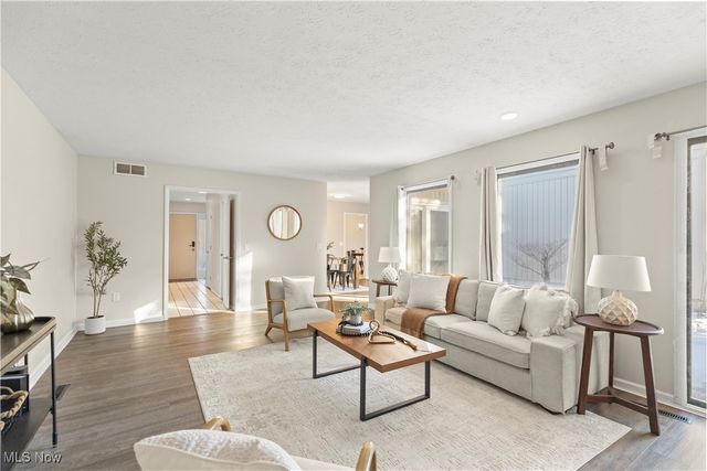 19341 Idlewood Trail, Strongsville, OH 44149