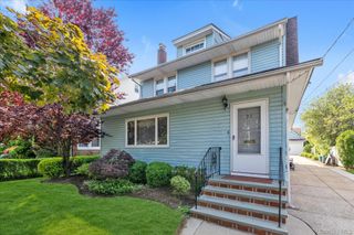 23 Thompson Place, Lynbrook, NY 11563