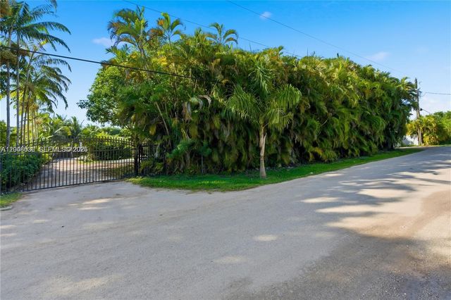 15490 SW 209th Ave, Miami, FL 33187