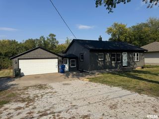 2826 W 47TH Street, Davenport, IA 52806