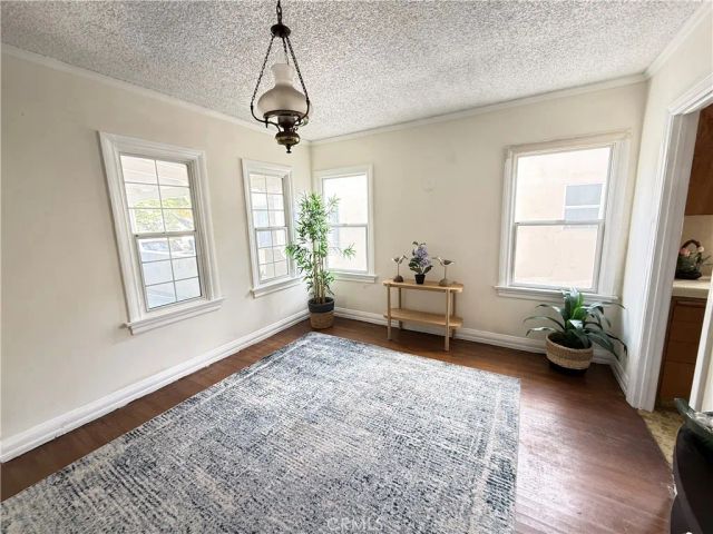 933 S MULLEN Avenue, Los Angeles, CA 90019
