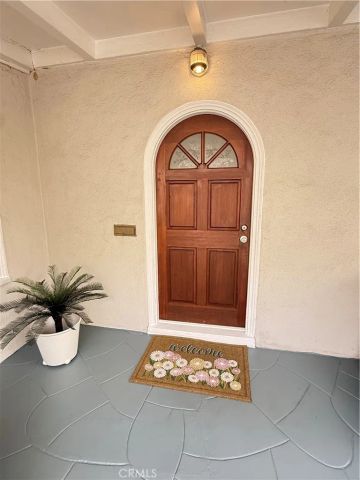 933 S MULLEN Avenue, Los Angeles, CA 90019