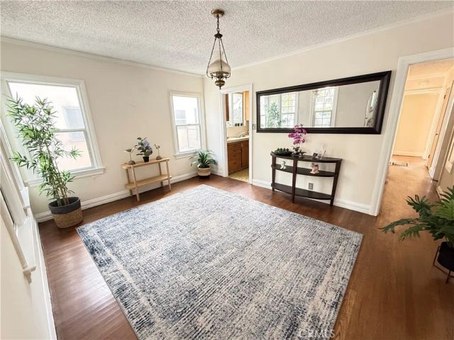 933 S MULLEN Avenue, Los Angeles, CA 90019